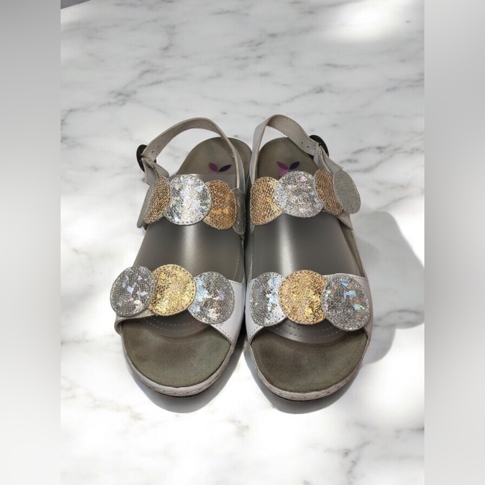 Silver And Gold Open-Toe Sandals With Adjustable Straps Size 8
